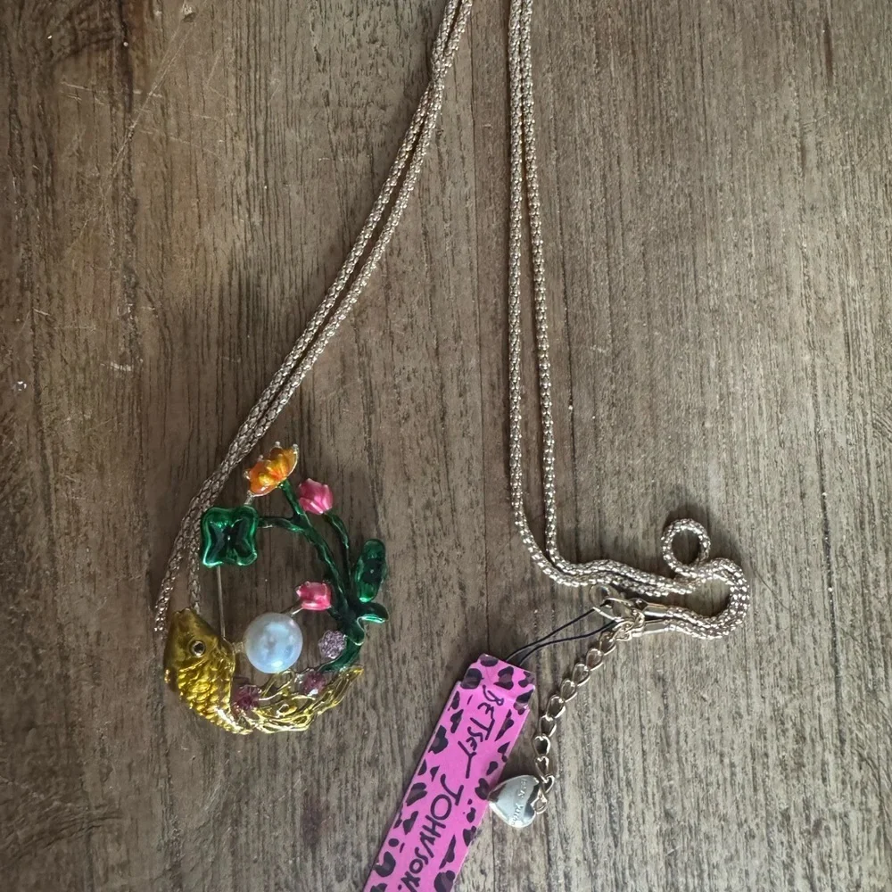Betsey Johnson Gold and Green Fish Pendant Necklace - Picture 3 of 5